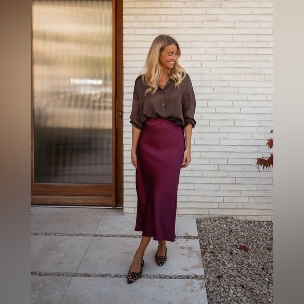Easy Clothes Burgundy Zina Skirt Size Large